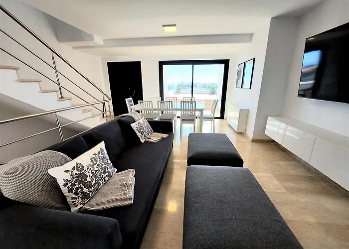 Villa Playa Amadores - Luxury Villa With Heated Pool