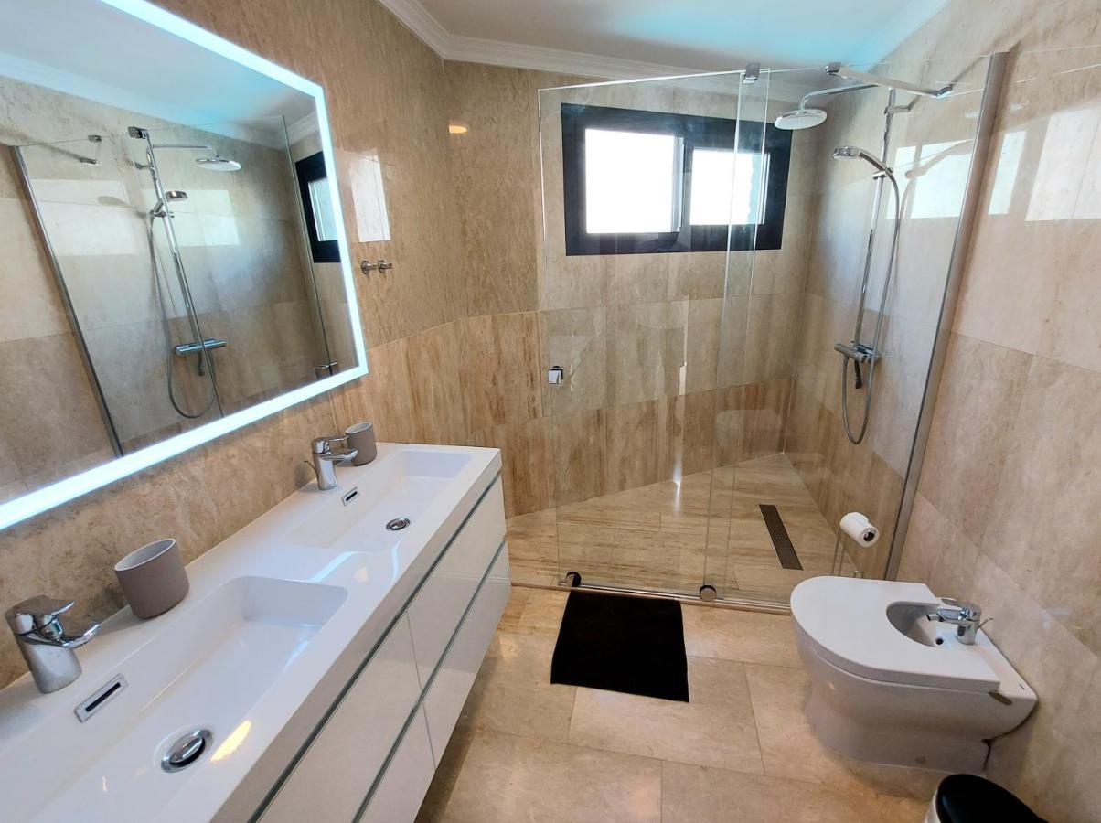 Villa Playa Amadores - Luxury With Heated Pool